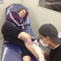 Photo taken at Simple Tattoo Piercing by Leandro R. on 5/25/2013