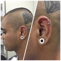 Photo taken at Simple Tattoo Piercing by Leandro R. on 1/3/2015