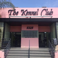 Foto tomada en The Kennel Club LAX  por Janette B. el 4/10/2015