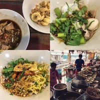 Photo taken at Rue Thong Boat Noodle by Cassie P. on 9/29/2016