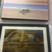11/19/2012にYinglu F.が1405 Art and Framing Galleryで撮った写真