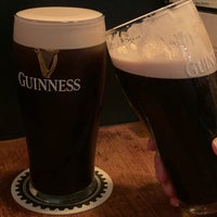 Foto diambil di Galway Bay Irish Restaurant oleh Nathen H. pada 10/14/2021