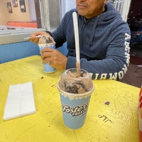 Photo taken at Fosters Freeze by César C. on 12/3/2022