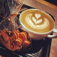 Photo taken at BLENZ coffee 汐留シティセンター店 by Tomomi S. on 10/30/2012