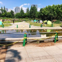 Photo taken at Utsubo Park (East) by チェックインおじさん on 5/30/2021