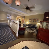 Foto diambil di Kendall Hotel oleh schalliol pada 4/12/2022