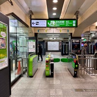 Photo taken at JR Hamamatsuchō Station by Hugh W. on 4/22/2024