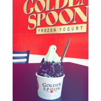 Foto scattata a Golden Spoon Frozen Yogurt da Kevin D. il 12/11/2015