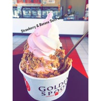 Photo taken at Golden Spoon Frozen Yogurt by Kevin D. on 9/24/2015