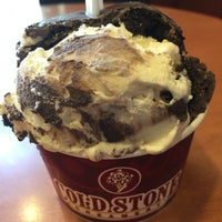Photo taken at Cold Stone Creamery by Laine C. on 8/15/2016