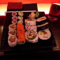 1/31/2015 tarihinde Esteban D.ziyaretçi tarafından Sushi Me'de çekilen fotoğraf
