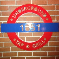 รูปภาพถ่ายที่ 1851 Underground Tap &amp; Grill โดย Rochelle S. เมื่อ 12/6/2012