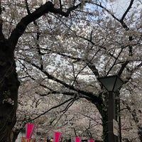 Photo taken at 中目黒の桜 by Hiroyuki O. on 3/31/2019