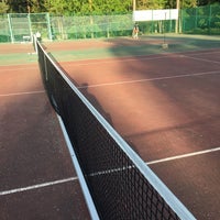 Photo taken at Kallahden tenniskenttä by Juho T. on 6/10/2017