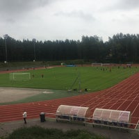 Photo taken at Vuosaaren Urheilukenttä - Heteniityn Kenttä by Juho T. on 8/30/2017