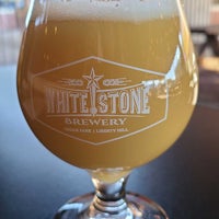 Foto tirada no(a) Whitestone Brewery por Michael K. em 2/11/2023