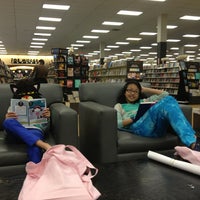 Photo taken at Books-A-Million by Mafe B. on 2/24/2013