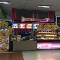Photo taken at Dunkin’ Donuts by สันติธร ย. on 8/18/2016