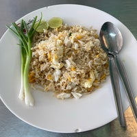 Photo taken at Mueang Thong Crab-meat Fried Rice 1 by สันติธร ย. on 12/12/2022