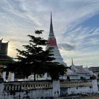 Photo taken at Wat Phra Samut Chedi by สันติธร ย. on 8/28/2022