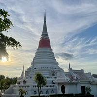 Photo taken at Wat Phra Samut Chedi by สันติธร ย. on 8/28/2022