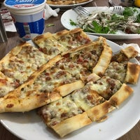 รูปภาพถ่ายที่ Cihan Pide Kebap Lahmacun Salonu โดย Burak S. เมื่อ 5/7/2017