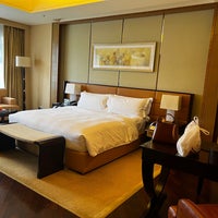 Photo taken at The Ritz-Carlton, Shenzhen by Gigi💕 on 1/31/2023
