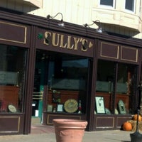 Foto tirada no(a) Sully&amp;#39;s Irish Pub por Tamela K. em 10/25/2012