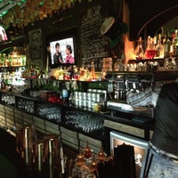 Foto tomada en Lawson&amp;#39;s Bar  por Jolly R. el 4/30/2013