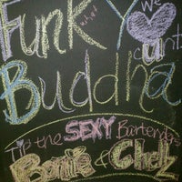 รูปภาพถ่ายที่ Funky Buddha โดย Eugene U. เมื่อ 12/22/2012