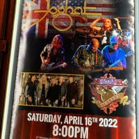 Foto diambil di Riviera Theatre &amp;amp; Performing Arts Center oleh Ed D. pada 4/17/2022