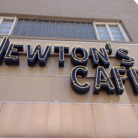 5/8/2013 tarihinde Stacy G.ziyaretçi tarafından Newton&amp;#39;s Paradise Cafe'de çekilen fotoğraf