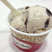 Photo taken at Haagen-Dazs by あおばた し. on 10/13/2012