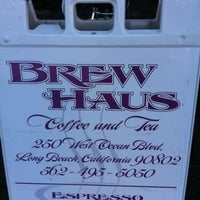 Foto tomada en Brew Haus Coffee &amp;amp; Tea  por Jennifer H. el 11/21/2011