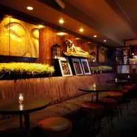 Foto tomada en Delia&amp;#39;s Lounge &amp;amp; Restaurant  por Craig D. el 6/6/2012