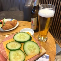 Photo taken at British Airways Terraces Lounge by Henri on 8/26/2019