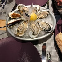 Das Foto wurde bei FISH HOUSE Oyster Bar &amp;amp; Restaurant von Tatiana P. am 8/10/2017 aufgenommen