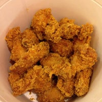 รูปภาพถ่ายที่ Kentucky Fried Chicken โดย Dmitryi K. เมื่อ 12/9/2013