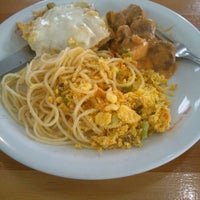 Foto diambil di Apfel Restaurante Vegetariano oleh Rodrigo P. pada 6/29/2013