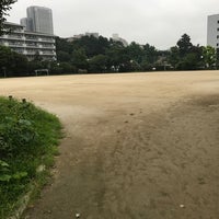 Photo taken at 中目黒公園 グラウンド by atknktn™ on 8/13/2017