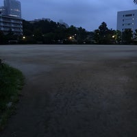 Photo taken at 中目黒公園 グラウンド by atknktn™ on 8/7/2017