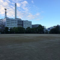 Photo taken at 中目黒公園 グラウンド by atknktn™ on 8/7/2016