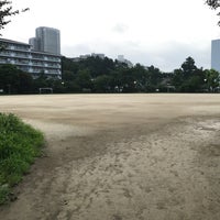 Photo taken at 中目黒公園 グラウンド by atknktn™ on 8/20/2017