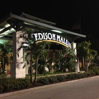 Foto tirada no(a) Edison Mall por Dani C. em 12/24/2012