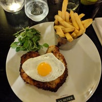 Photo taken at Browns Brasserie &amp;amp; Bar by Ana on 4/2/2018