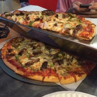 Foto diambil di Si-Pie Pizzeria - Lake View East oleh ᴏᴍᴀʀ pada 5/14/2015