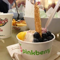 Photo taken at Pinkberry by Maria Christina T. on 3/8/2013