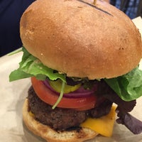 Das Foto wurde bei G Burger - Irvine von Rommel N. am 6/21/2015 aufgenommen