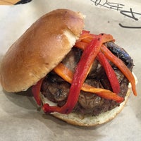 Foto diambil di G Burger - Irvine oleh Rommel N. pada 6/21/2015