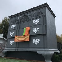 Worlds Largest Chest Of Drawers Monument Landmark In Downtown